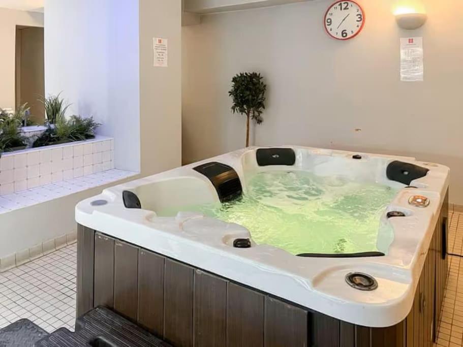 Strathmore Apt Scarborough, Pool, Gym, Parking Экстерьер фото